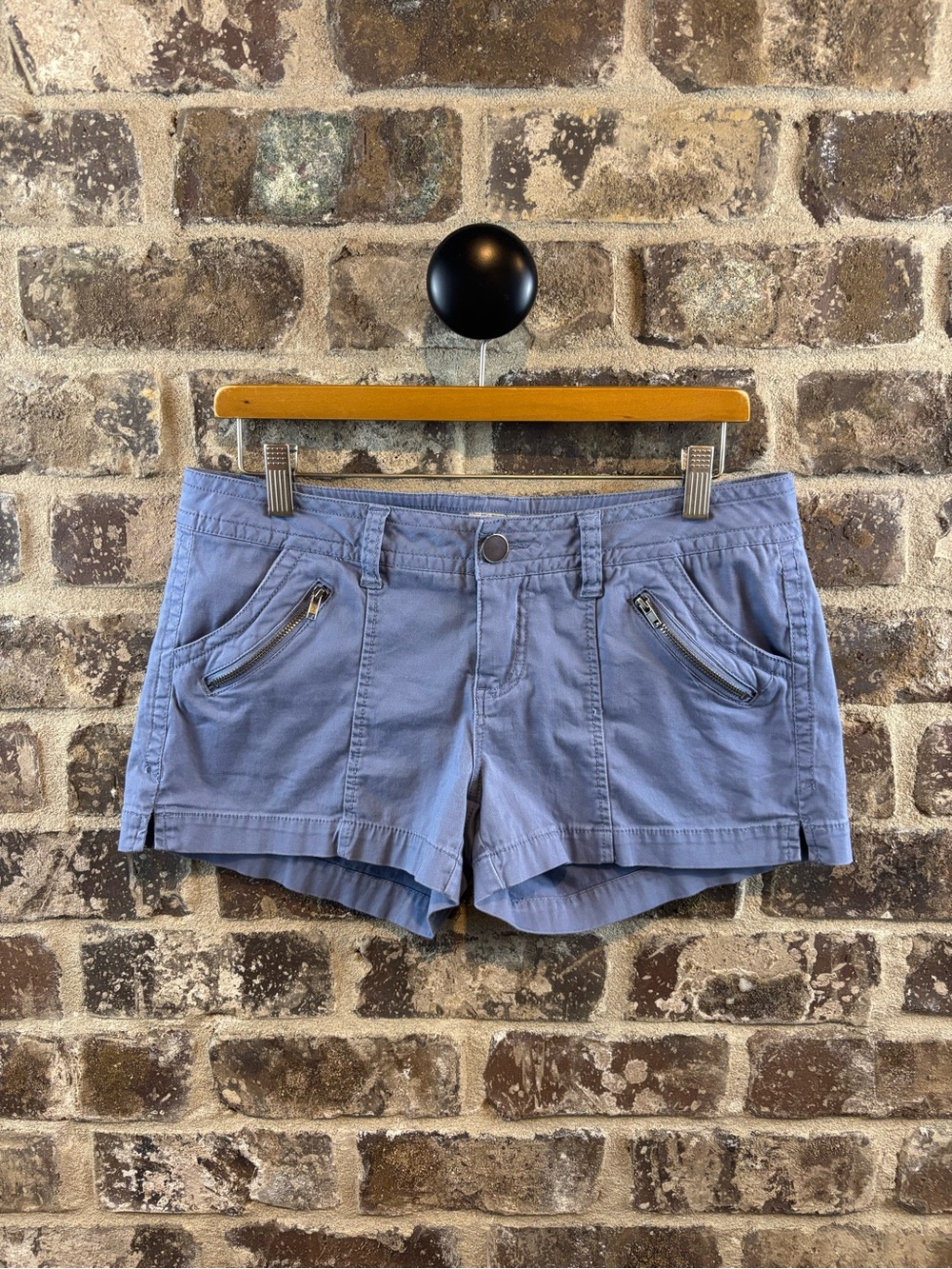 BKE Light Blue Zip-Pocket Shorts Size 29